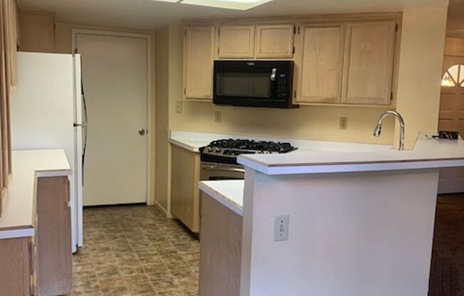 2 beds, 2 baths, $2,800, Unit #N