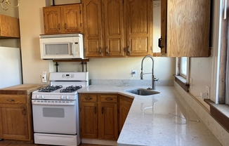 3 beds, 1 bath, 1,600 sqft, $3,300, Unit 3