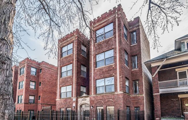 136 E 155th