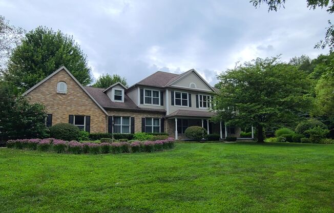 Six Bedroom Home in Park Ridge Estates