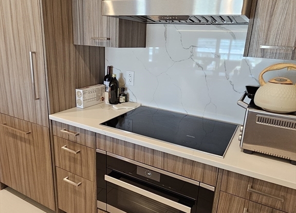 1 bed, 1 bath, 747 sqft, $3,450, Unit 707T