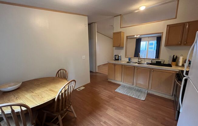 Great Location! 3 Bed, 2 Bath West-Flagstaff Home - Students & Pets OK! Avail Aug 10th!
