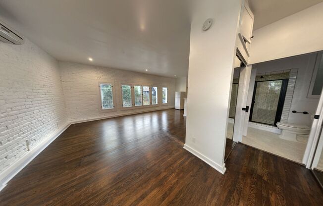 Sunset Apts...Gorgeous Newly Remodeled Apartments..CALL NOW!