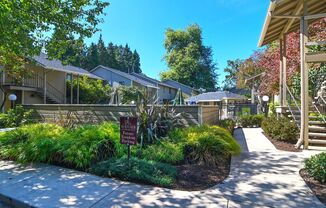 2 beds, 1.5 baths, 998 sqft, $1,690, Unit 0111