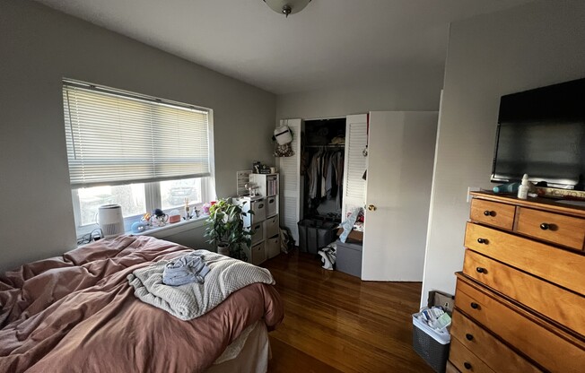2 beds, 1 bath, $2,950, Unit 3