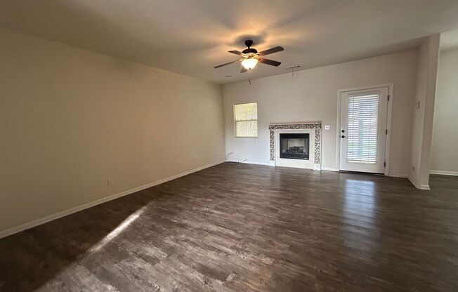 Comfortable 3-Bedroom Home in Gated Cottonwood Community