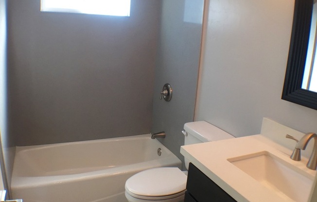 2 beds, 1 bath, $2,695, Unit 4521 Wilson Avenue