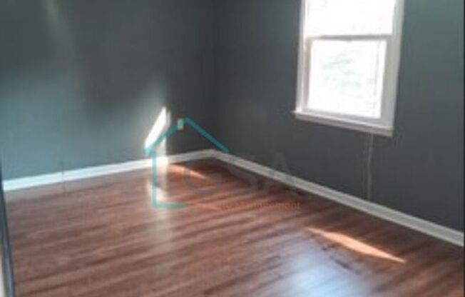 3 beds, 1.5 baths, $1,000, Unit Easton 3
