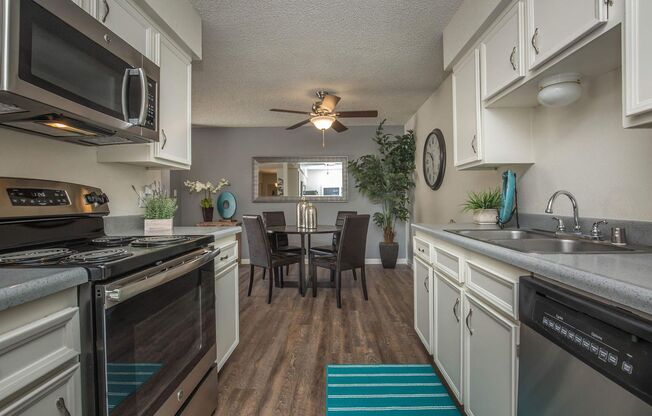 2 beds, 1 bath, 900 sqft, $1,610, Unit 17-056