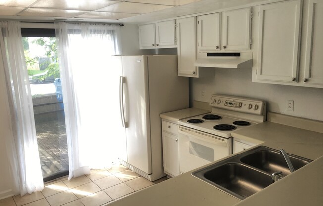 2 beds, 1 bath, $1,595