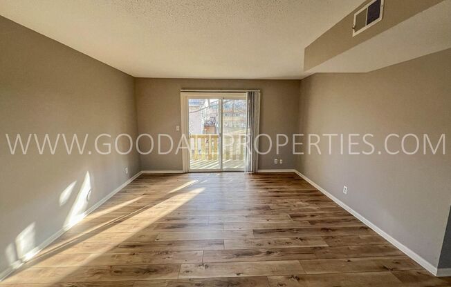 2 beds, 1 bath, $1,095