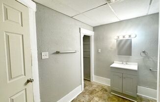 3 beds, 1 bath, $895