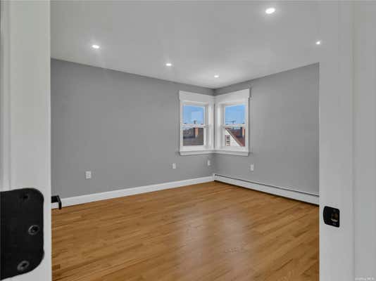 3 beds, 1 bath, 1,300 sqft, $3,200