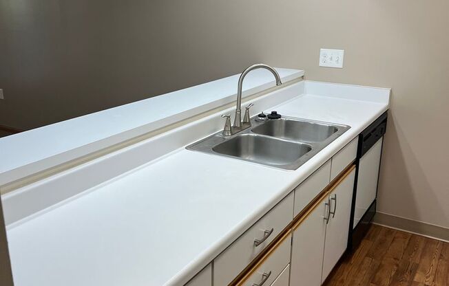 1 bed, 1 bath, 772 sqft, $1,039, Unit 1-106