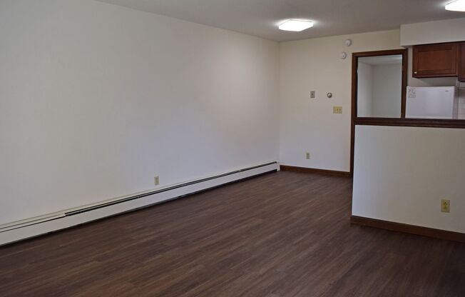 1 bed, 1 bath, 571 sqft, $825, Unit AD-31