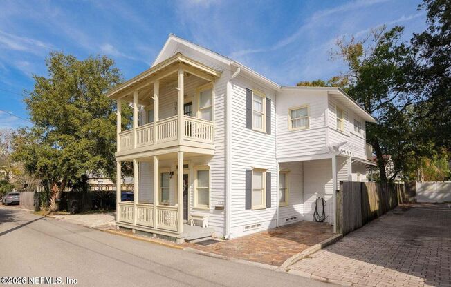 251 Charlotte St Unit B