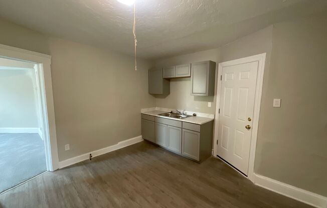 1 bed, 1 bath, $850, Unit Unit 04