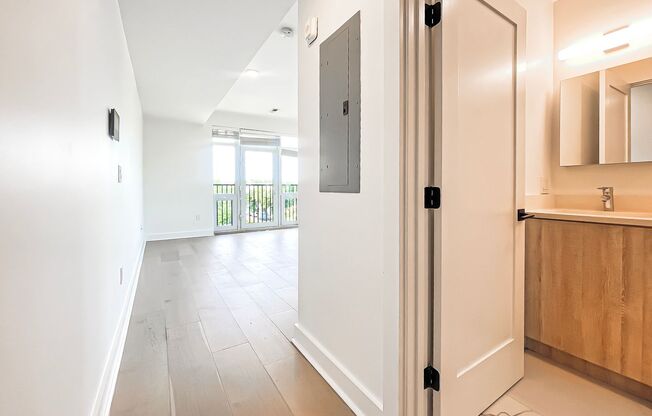 Studio, 1 bath, 449 sqft, $2,500, Unit 410