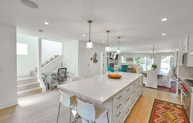 4 beds, 3.5 baths, $14,000