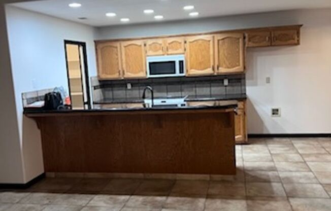 3 beds, 2 baths, $2,250