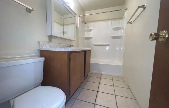 2 beds, 1.5 baths, 948 sqft, $1,045, Unit Unit 21