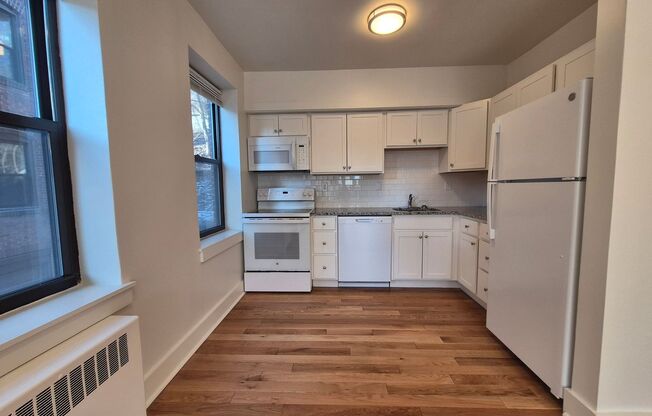 2 beds, 1 bath, 750 sqft, $2,190, Unit 5641 Hobart St. #B1