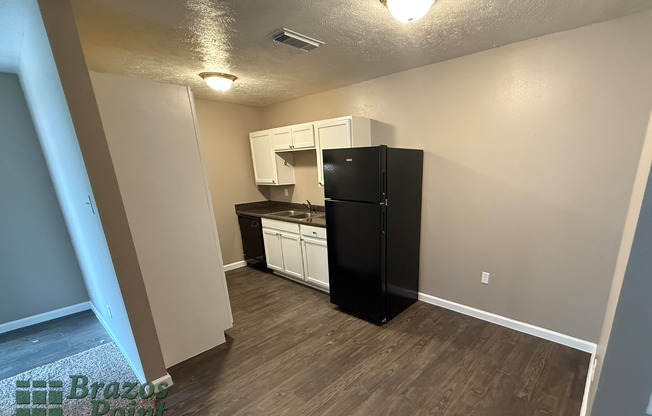 1 bed, 1 bath, 640 sqft, $825, Unit 220