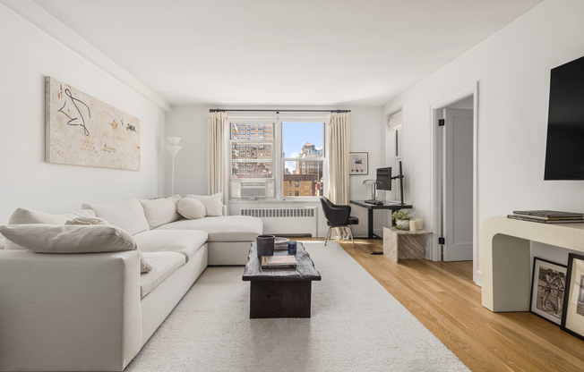 60 E 9 ST