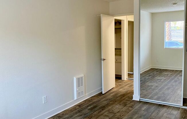 2 beds, 1 bath, 900 sqft, $2,300, Unit 8324-31