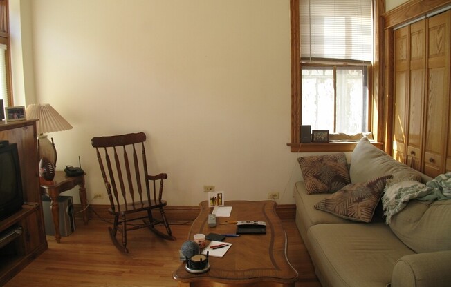713 W Wrightwood Ave 35