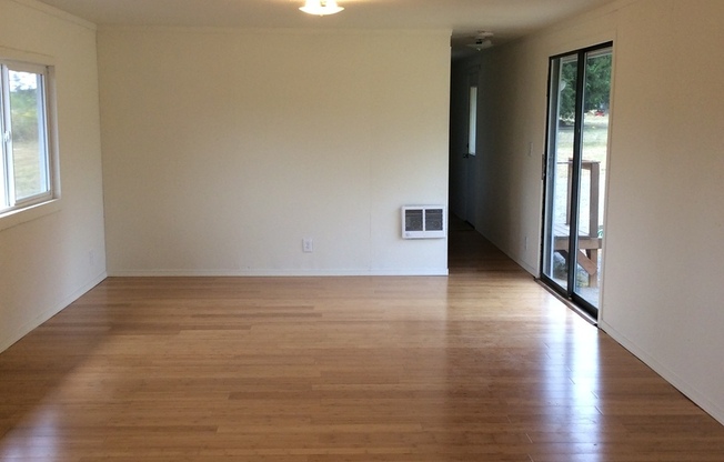 2 beds, 1 bath, $1,600