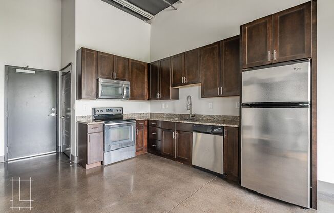 2 beds, 2 baths, $2,200, Unit 727 N. 4th St. Apt. 210