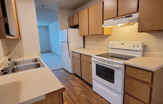 2 beds, 1 bath, 888 sqft, $1,645, Unit 115