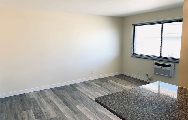 Studio, 1 bath, $725, Unit 06