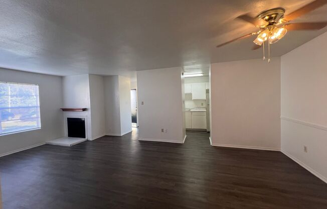 2 beds, 2 baths, 1,000 sqft, $1,315, Unit 811