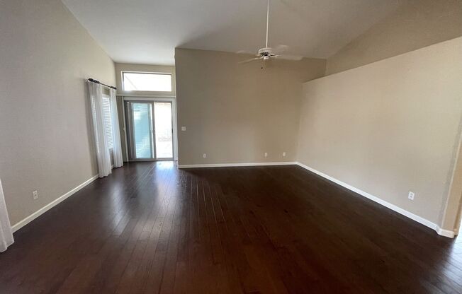 Beautiful 3 Bed / 2 Bath Home in Prime Location – Right Off the 101! *NO Carpet*