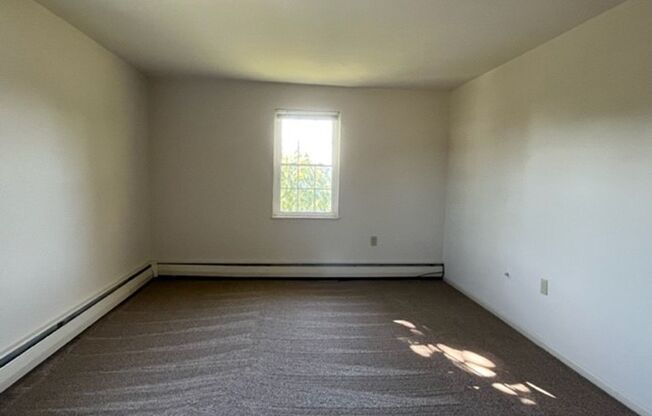 2 beds, 1 bath, 900 sqft, $1,525, Unit 933