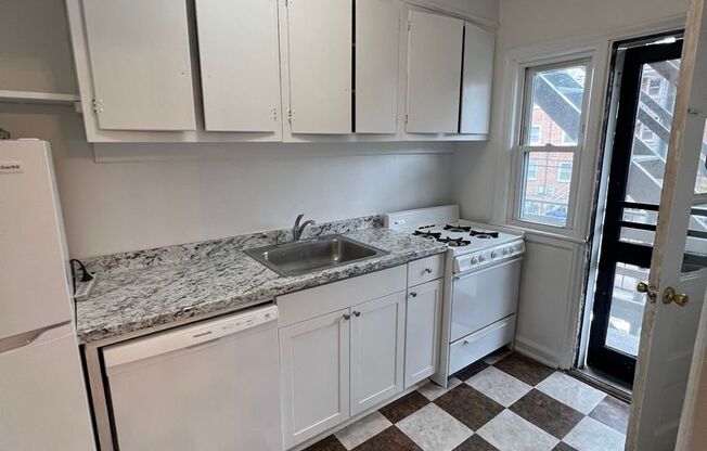 2 beds, 1 bath, $1,550, Unit Apt. 04