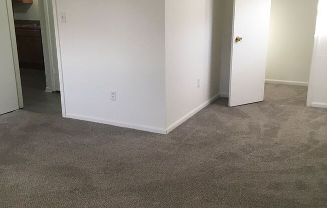 1 bed, 1 bath, $995, Unit 37