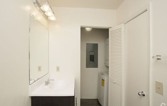 2 beds, 2 baths, 900 sqft, $2,299, Unit 216
