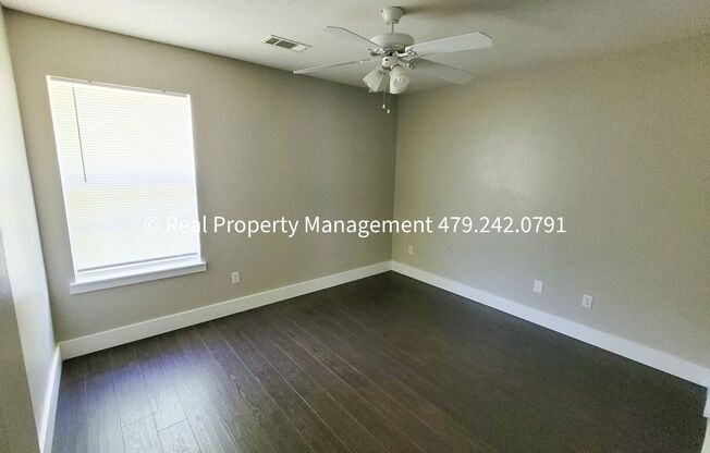 3 beds, 2 baths, $1,400