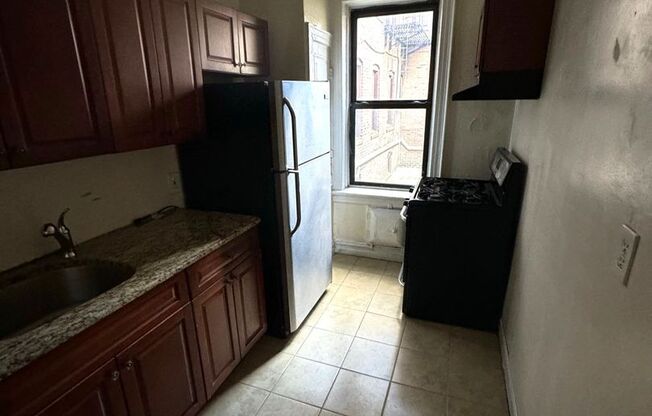 2 beds, 1 bath, $2,200