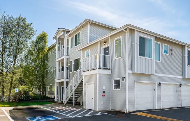 BOTHELL 2 BED, 2 BATH CORNER CONDO FOR RENT AVAILABLE NOW!