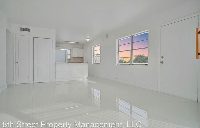 2 Bed/2 Bath - Penthouse- Central location- Parking + Central A/C