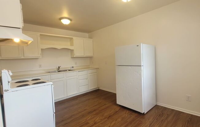 2 beds, 1 bath, 675 sqft, $708, Unit 430 Winfield-Unit 03