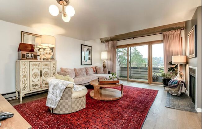 Desiree Condominiums ~ Queen Anne