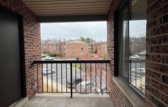TOP LEVEL 2 BEDROOM 2 BATH CONDO IN FARMINGDALE ESTATES