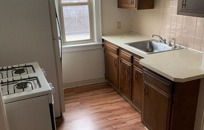 2 beds, 1 bath, 650 sqft, $1,195, Unit 298-3