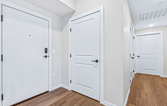 3 beds, 2 baths, 1,275 sqft, $1,999, Unit 1-206