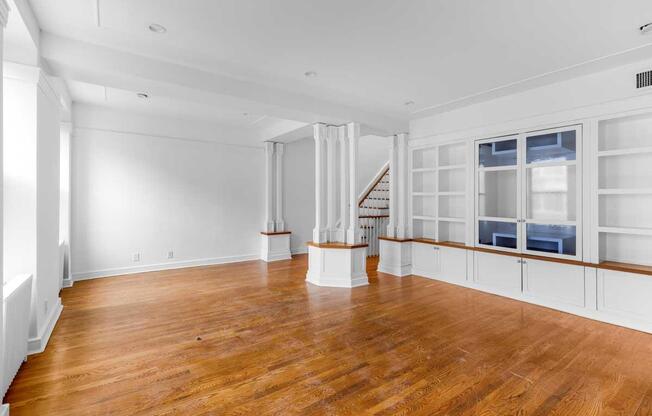 106 S ELLIOTT PL